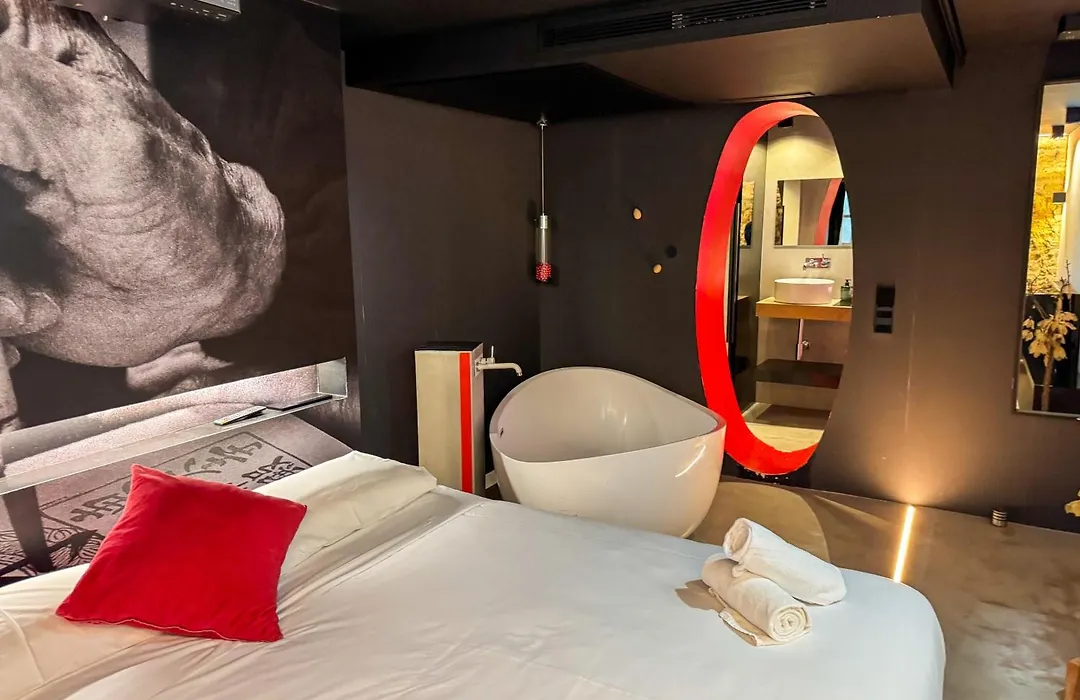 The Black Boutique -- Turistea Suites-1