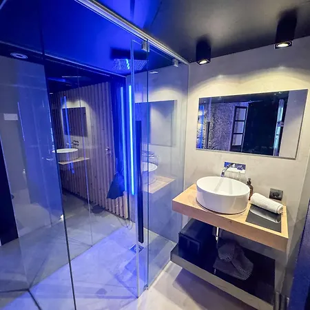 The Black Boutique -- Turistea Suites-3