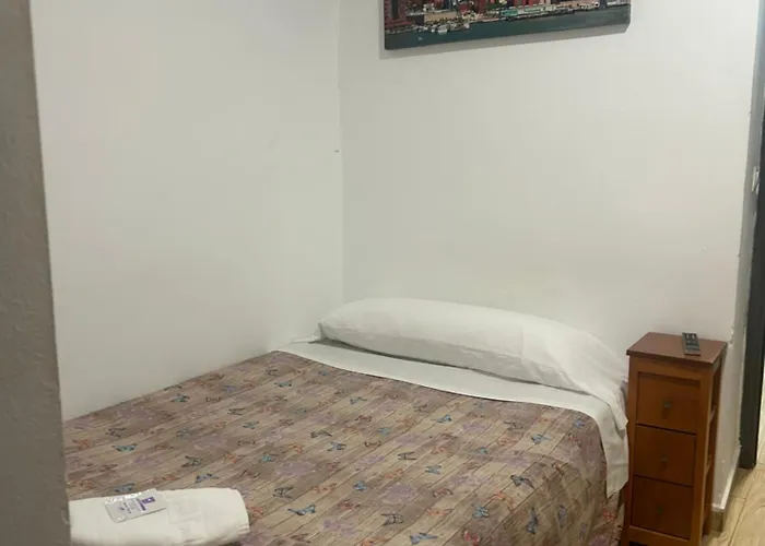 Pensión LF - No Fumadores - Habitaciones Con Baño Privado - Sin Ascensor Zaragoza
